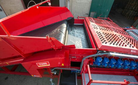 Caretaker mobile vegetable grader