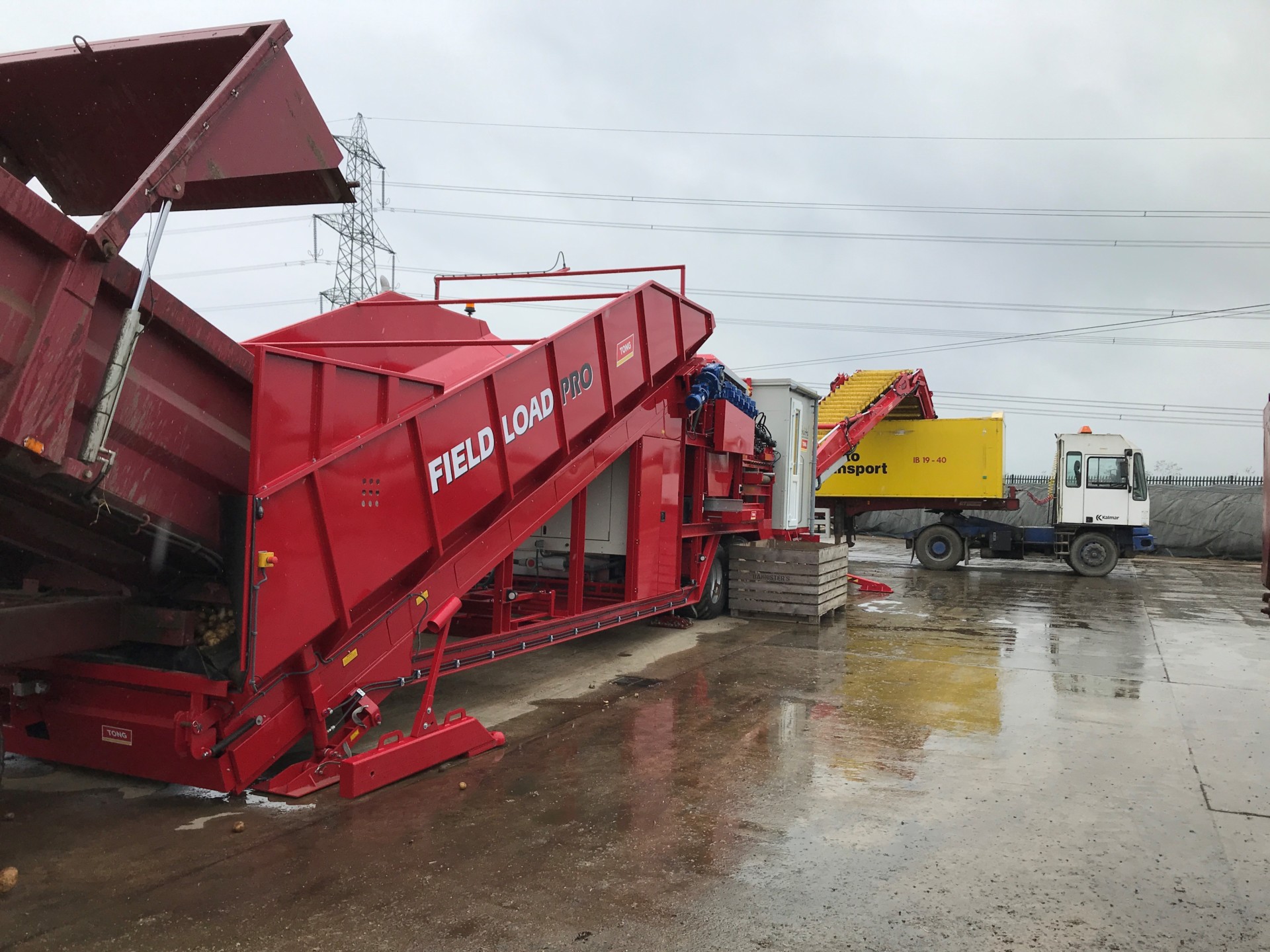 Tong FieldLoad PRO - In-field Cleaning and Loading, Potatoes, Parsnips, carrots and Vegetable M H Poskitt Ltd