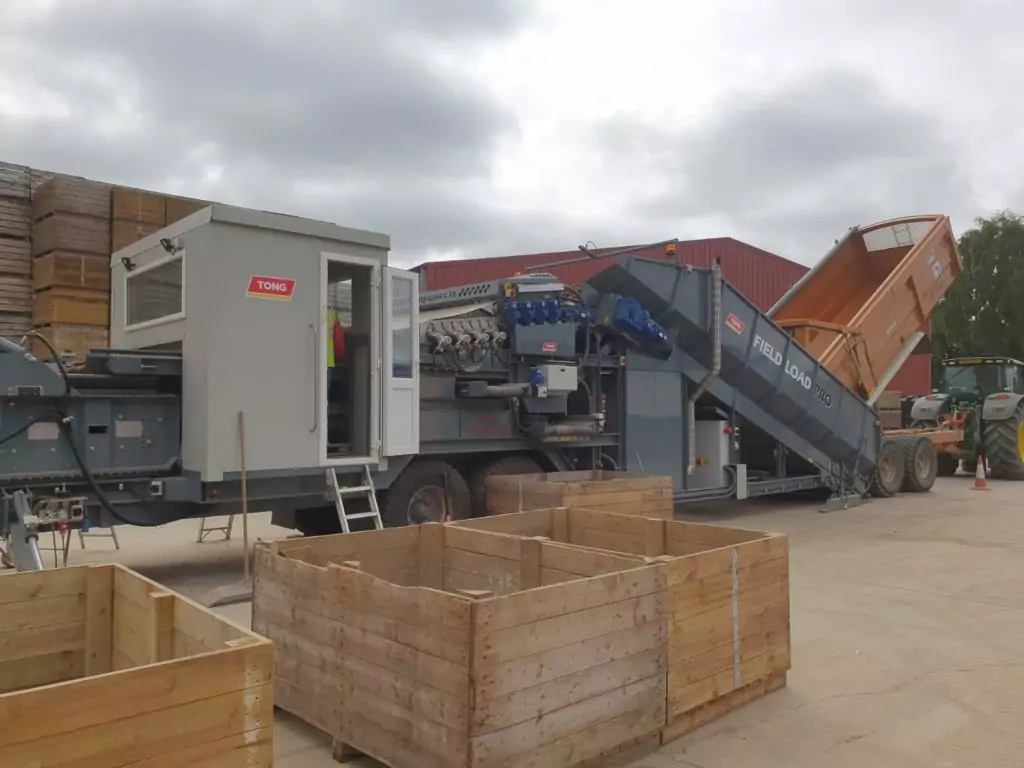 Monstafill Fieldload Pro Tong Engineering Vegetable loading cleaning
