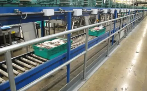 Powered roller conveyor tray conveyor